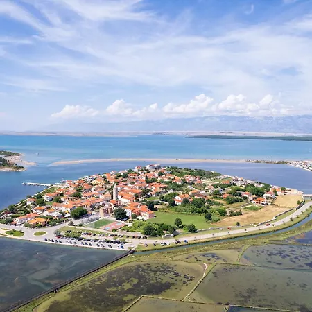 Luxury Salt & Stone With Area In Vila