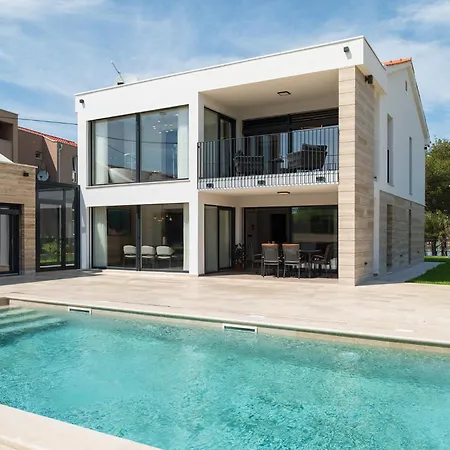 Villa Luxury Salt & Stone With Area In *