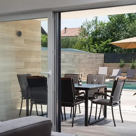 Luxury Salt & Stone With Area In * Nin