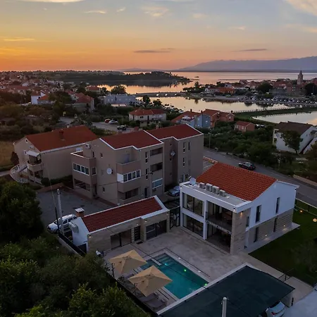 Villa Luxury Salt & Stone With Area In