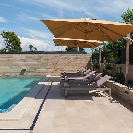 Villa Luxury Salt & Stone With Area In Nin