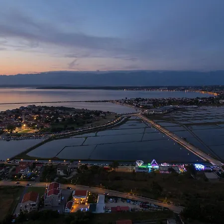 Luxury Salt & Stone With Area In Vila