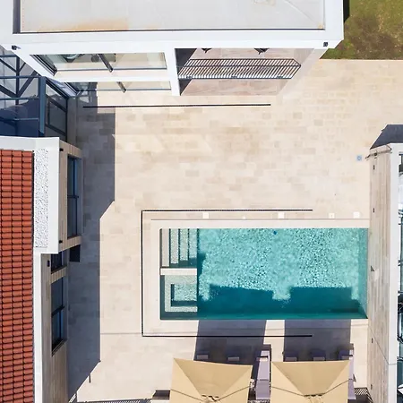 Luxury Salt & Stone With Area In