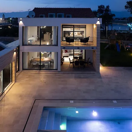 Luxury Salt & Stone With Area In