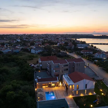Luxury Salt & Stone With Area In Vila *