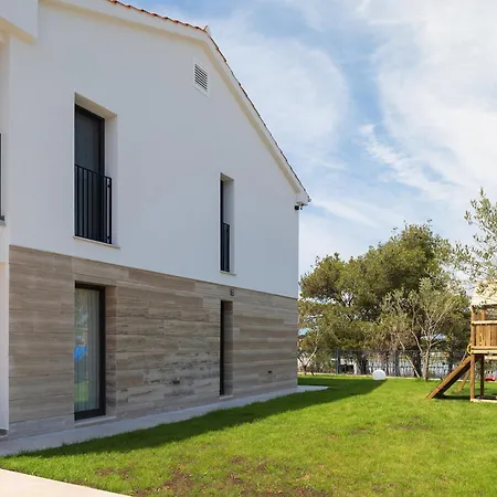 Luxury Salt & Stone With Area In Villa Nin