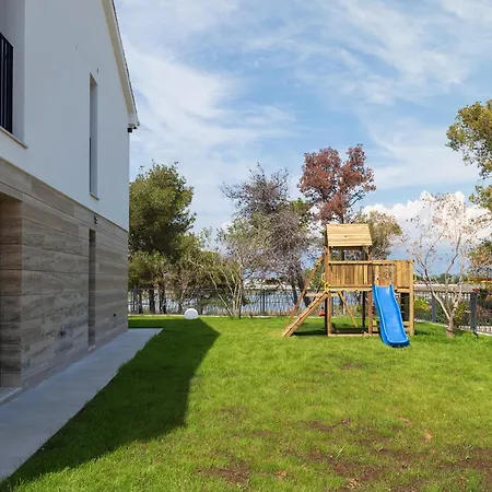 Villa Luxury Salt & Stone With Area In *