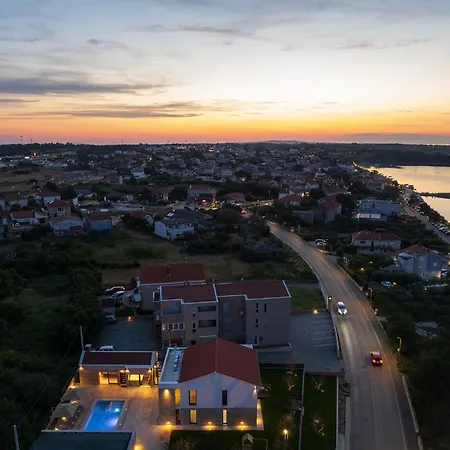 Luxury Salt & Stone With Area In Vila