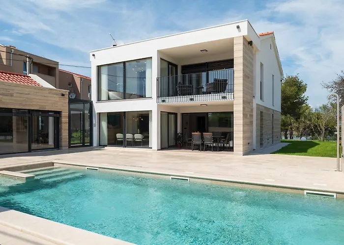 Villa Luxury Salt & Stone With Area In *