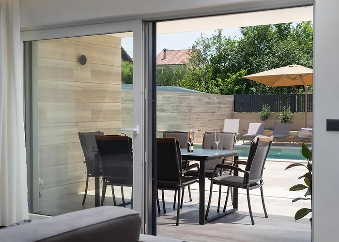 Luxury Salt & Stone With Area In * Nin