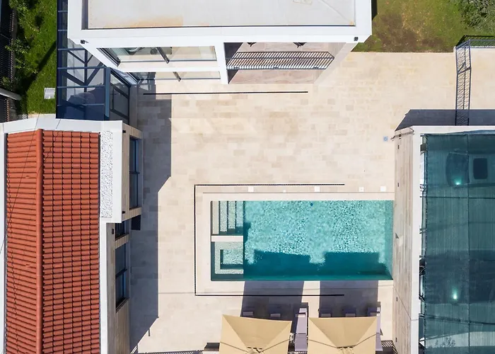 Luxury Salt & Stone With Area In