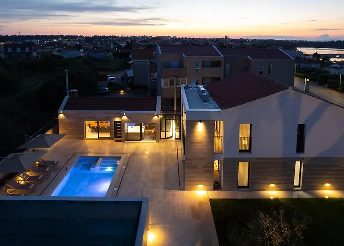 Luxury Salt & Stone With Area In * Nin