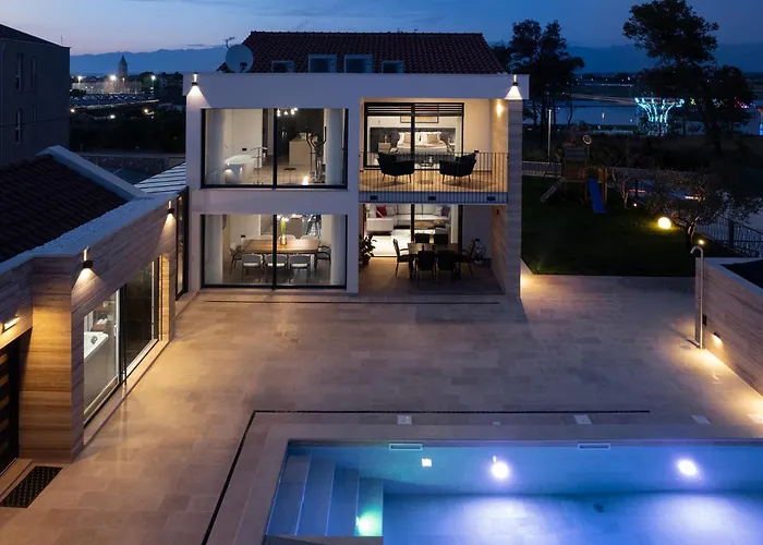 Luxury Salt & Stone With Area In