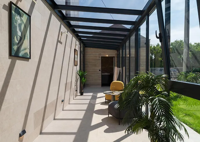 Luxury Salt & Stone With Area In Vila