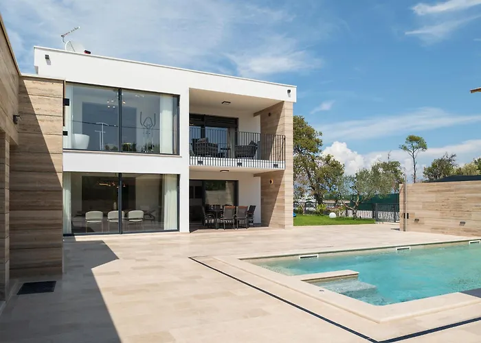 Luxury Salt & Stone With Area In * Nin