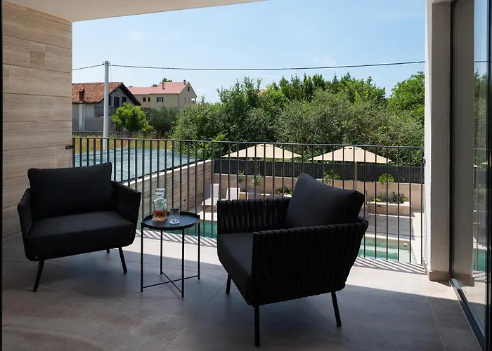 Luxury Salt & Stone With Area In