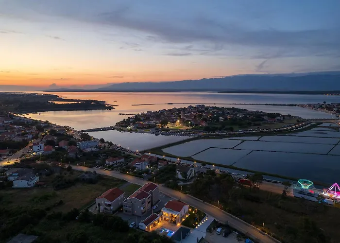 Luxury Salt & Stone With Area In * Nin