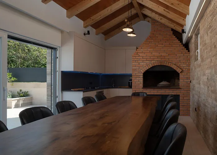 Luxury Salt & Stone With Area In Vila