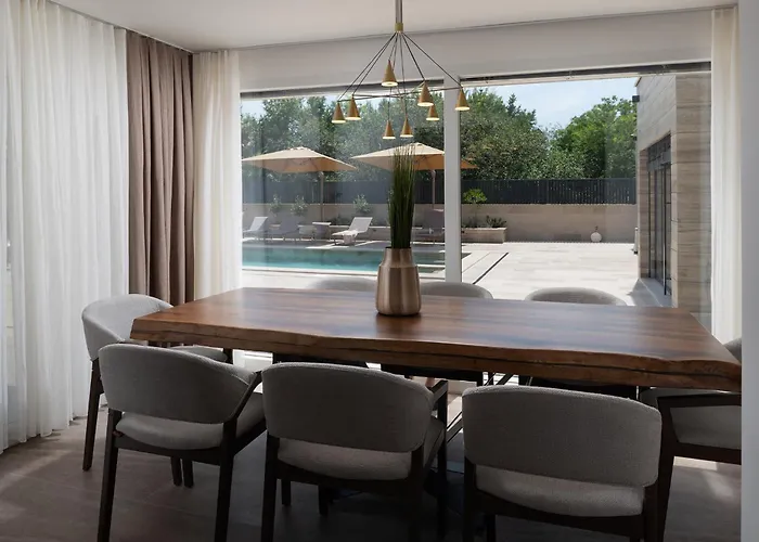 Luxury Salt & Stone With Area In Vila *