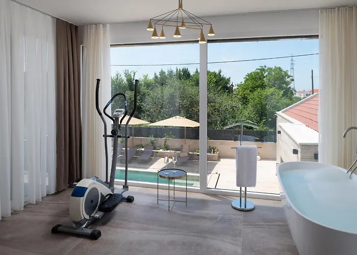 Luxury Salt & Stone With Area In Nin