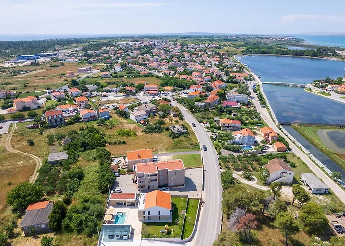 Luxury Salt & Stone With Area In *