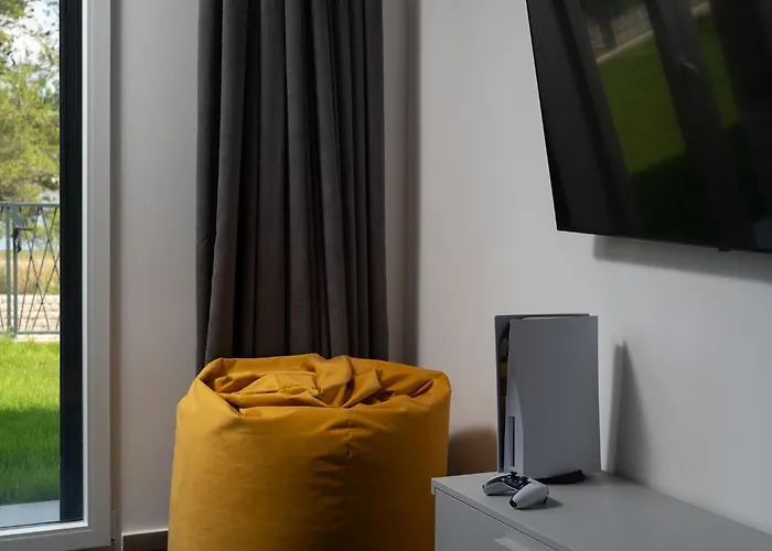 Luxury Salt & Stone With Area In Nin