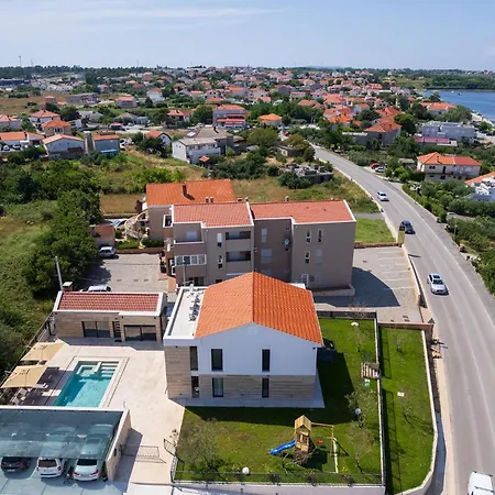 Luxury Salt & Stone With Area In