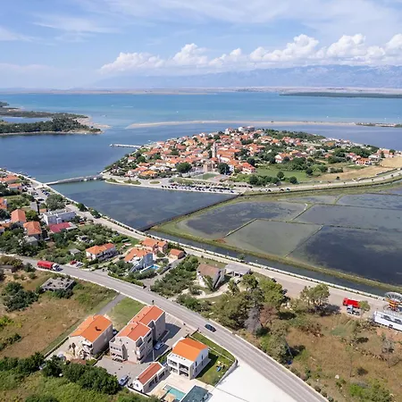 Villa Luxury Salt & Stone With Area In