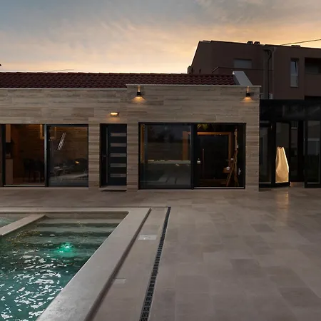 Luxury Salt & Stone With Area In Villa Nin