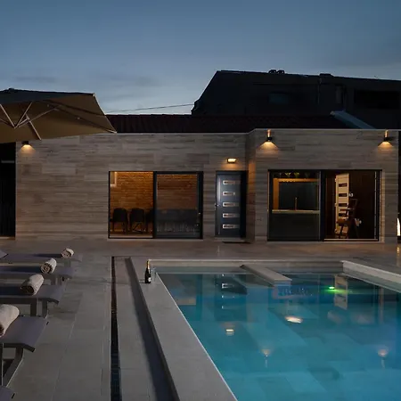 Luxury Salt & Stone With Area In *