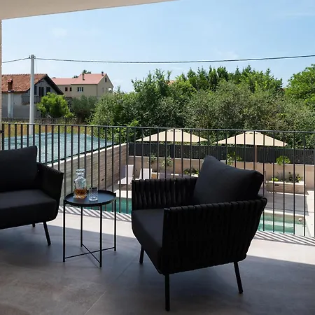 Luxury Salt & Stone With Area In