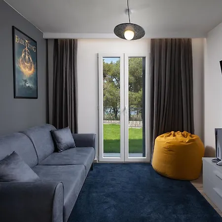 Luxury Salt & Stone With Area In *