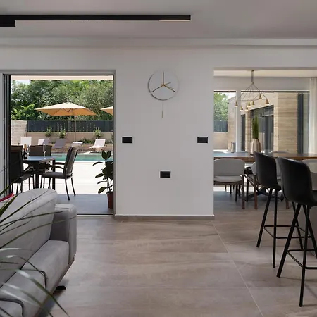 Luxury Salt & Stone With Area In