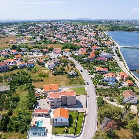 Luxury Salt & Stone With Area In *