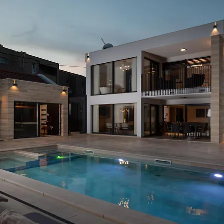 Luxury Salt & Stone With Area In *