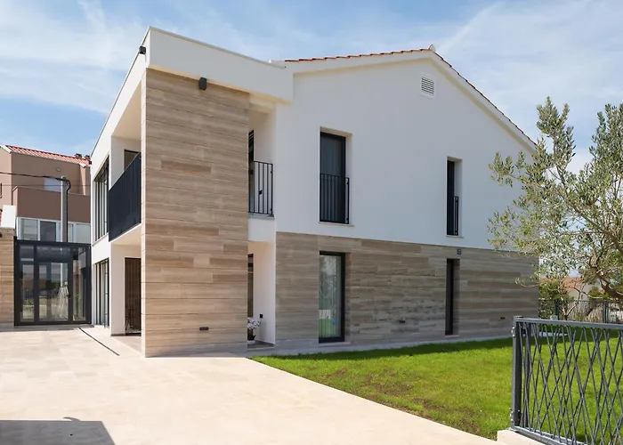 Luxury Salt & Stone With Area In Nin