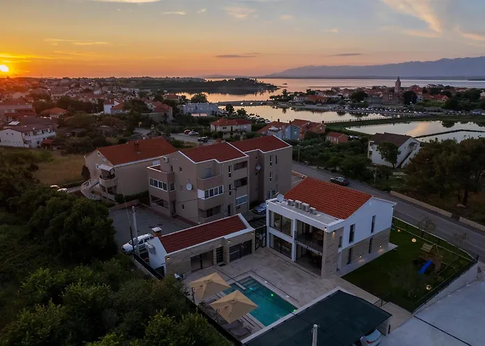 Вилла Luxury Salt & Stone With Area In