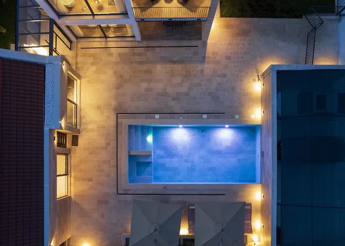 Luxury Salt & Stone With Area In