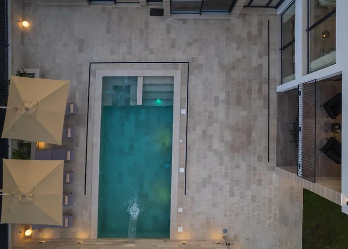 Luxury Salt & Stone With Area In Nin