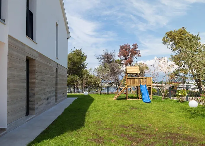 Villa Luxury Salt & Stone With Area In *