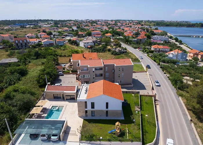 Luxury Salt & Stone With Area In