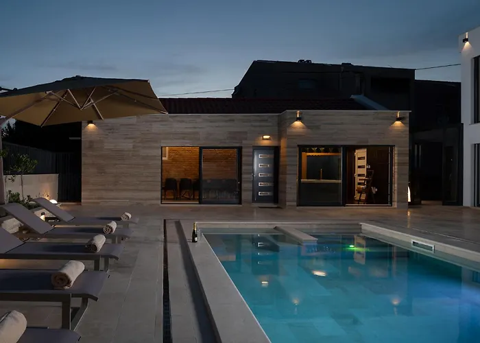 Luxury Salt & Stone With Area In *