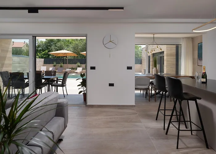 Luxury Salt & Stone With Area In