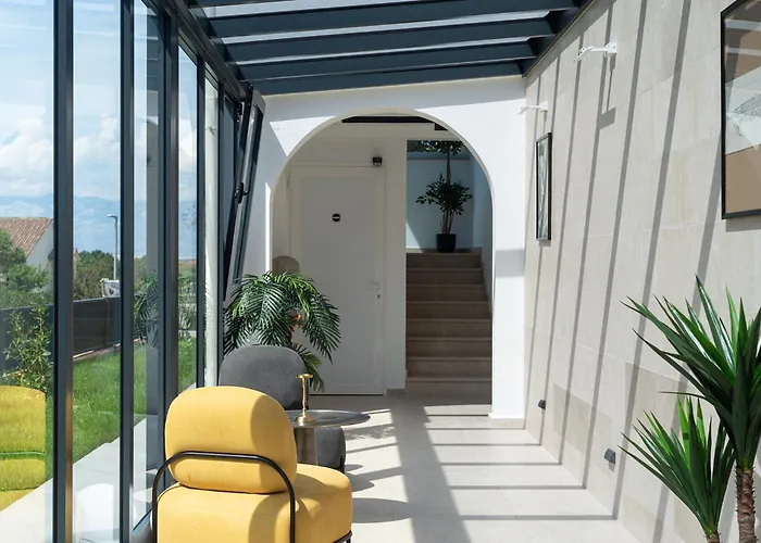 Вилла Luxury Salt & Stone With Area In Нин