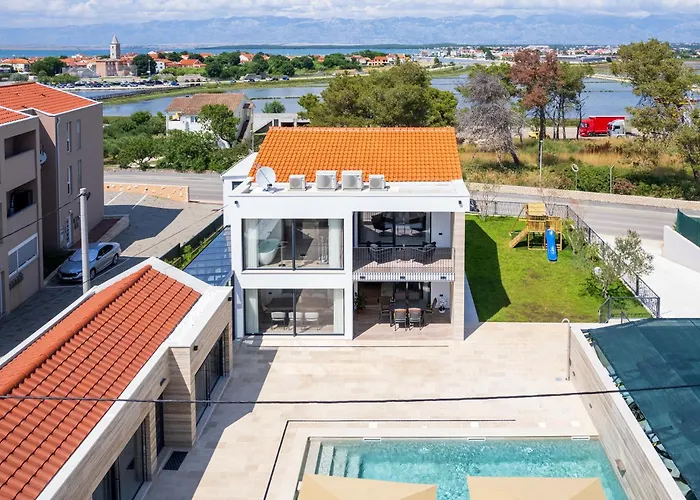 Luxury Salt & Stone With Area In