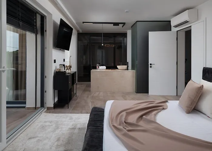 Вилла Luxury Salt & Stone With Area In Нин