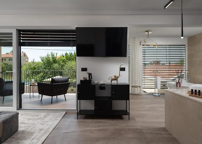 Вилла Luxury Salt & Stone With Area In Нин